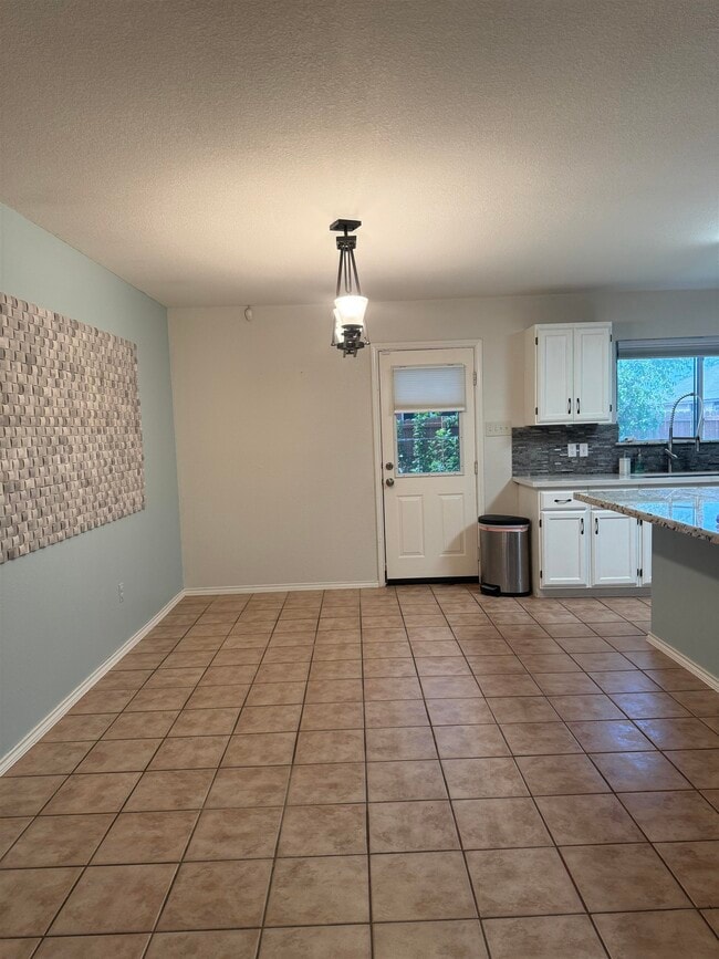 Building Photo - 5229 Brewster Dr