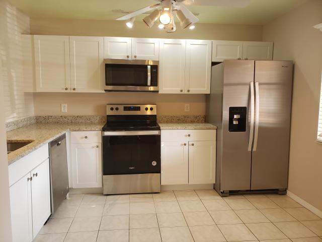 Building Photo - 1403 Lakeview Dr W