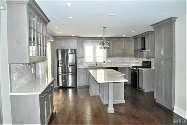 Building Photo - 151 Boulevard