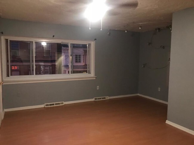 Building Photo - 2 E Main St