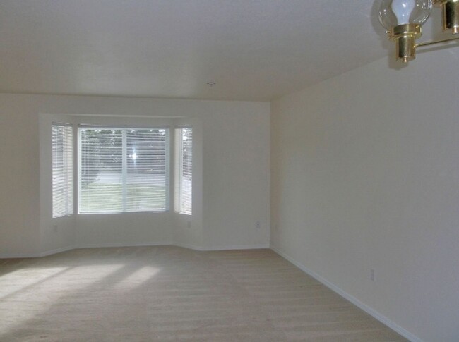 Building Photo - Duplex for lease