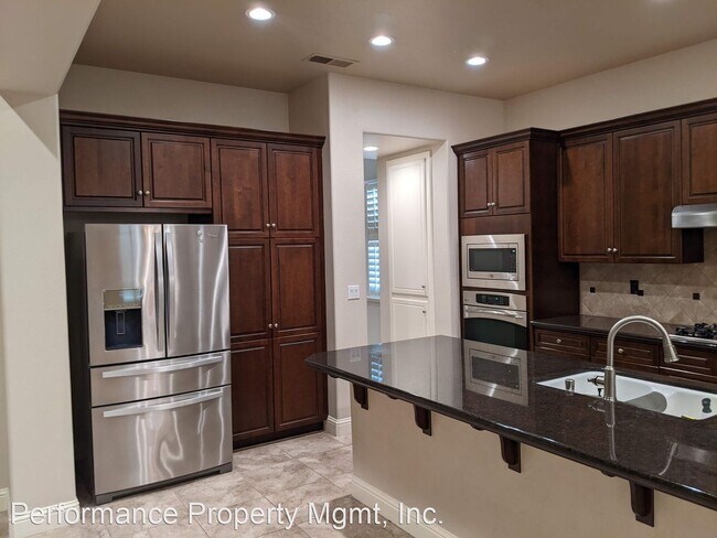 Building Photo - 4 br, 2.5 bath House - 3560 Bloomfield Ln