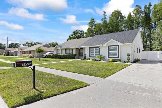 Building Photo - 3229 Laurel Dale Dr