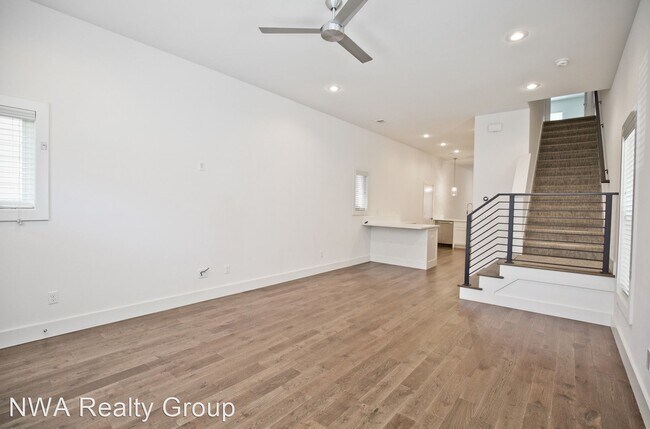 Building Photo - 2 br, 2.5 bath House - 410-1 (444) SW B St...