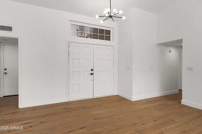 Building Photo - 9009 E Sahuaro Dr