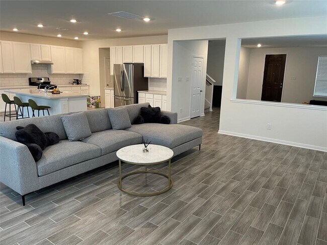 Building Photo - 4110 Shady Palmetto Dr