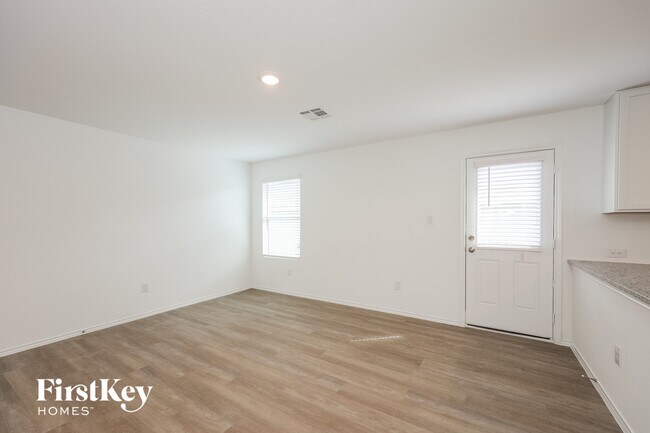 Foto del edificio - 6532 Scarecrow Wy
