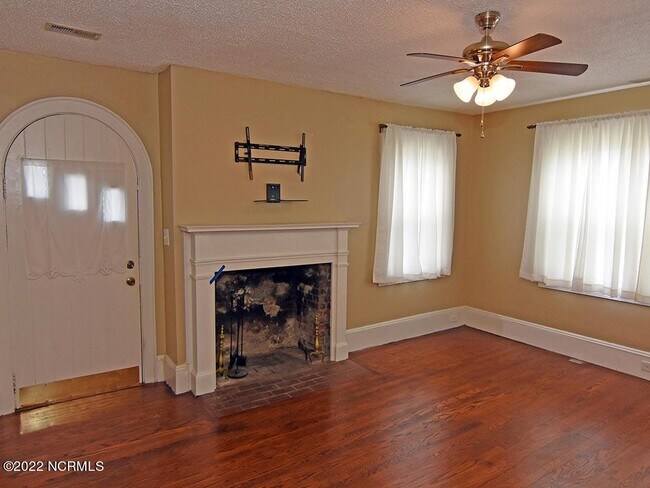 Building Photo - 2036 Van Buren St