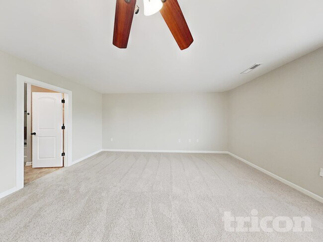 Building Photo - 3901 Creekmoore Dr