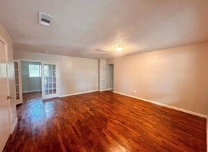 Building Photo - 507 N Houston