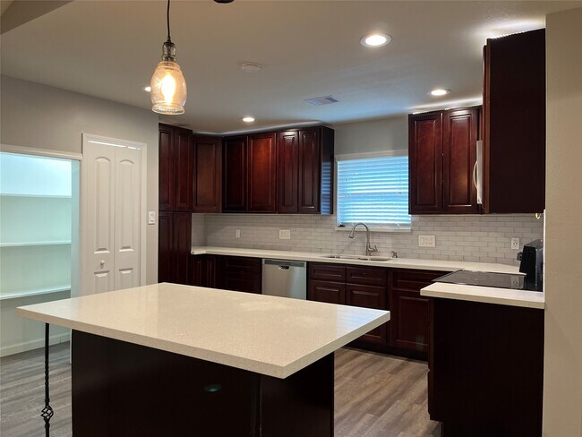 Foto del edificio - 304 S Shadowbend Dr