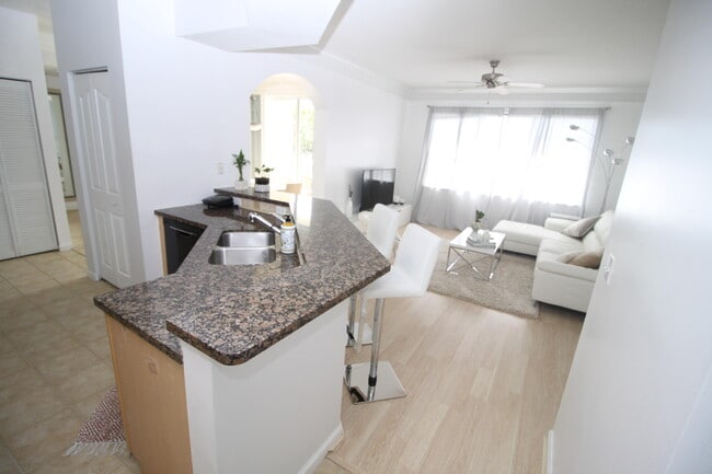 Building Photo - 275 Murcia Dr