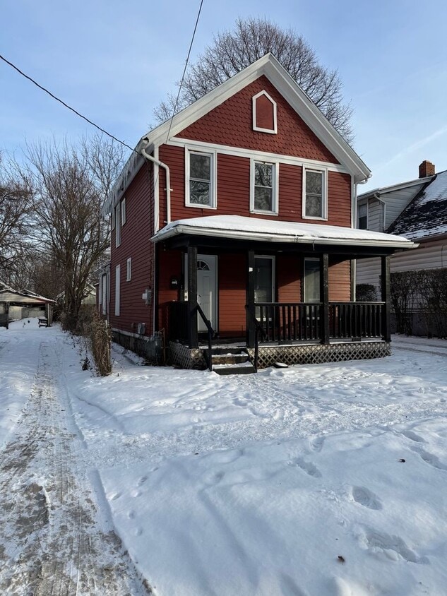 Building Photo - Charming 3-Bedroom Home with Great Space & Natural Light and Private Yard on Quiet Rochester Street