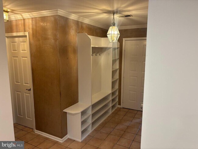 Foto del edificio - 120 Eaton Dr