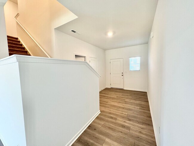 Foto del edificio - 4 br 3.5 ba home Located just off I-85, Kensington provides convenient access to shopping and dining