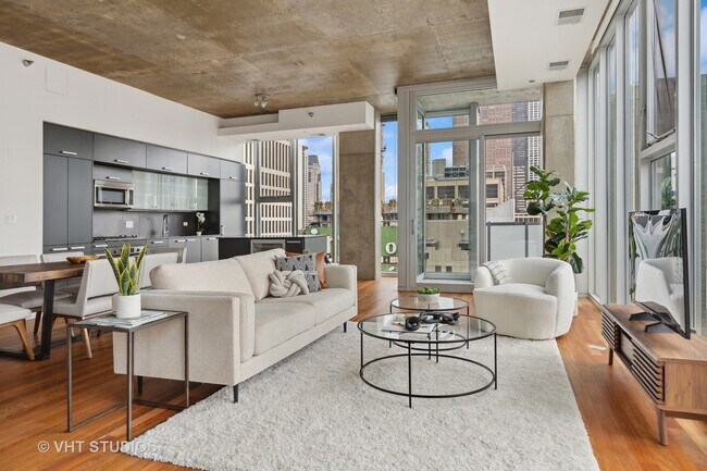Foto del edificio - 550 N St Clair St