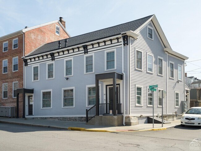 Building Photo - 34 S Front St