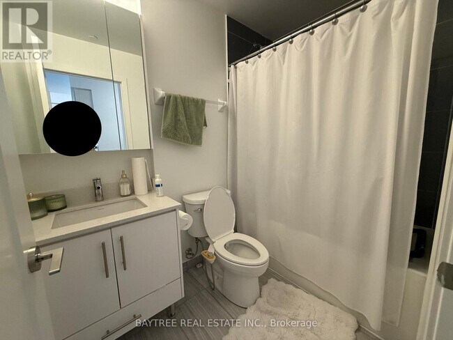 Building Photo - 105 Oneida Crescent