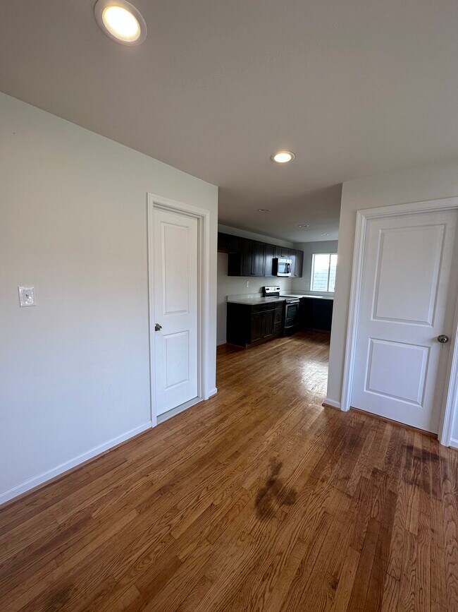 Foto del edificio - 604 N Vermont St