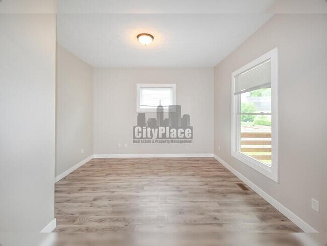 Foto del edificio - 3553 N Kenwood Ave