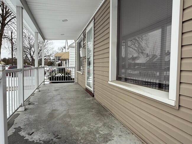 Foto del edificio - 2328 Detroit Ave