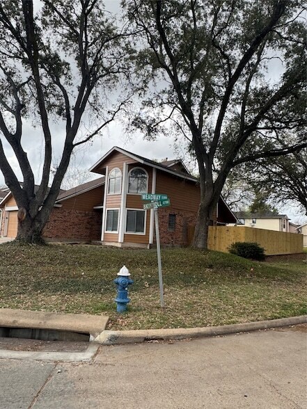 Foto del edificio - 12710 Skyknoll Ln