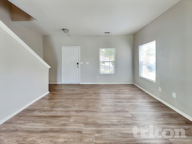 Foto del edificio - 969 Willow Creek Dr
