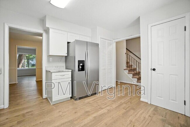 Foto del edificio - 5616 Darby Close