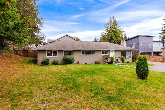Building Photo - Lynnwood 4 Bedroom Rambler - Huge Lot and Storage Shed - NO CARPETS