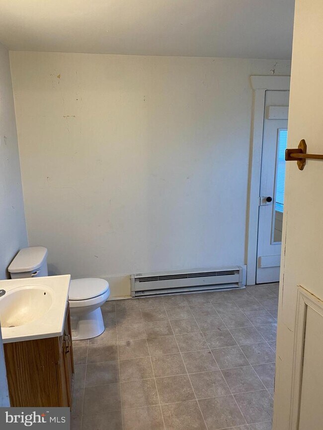 29 E Main St Unit 4, Ephrata, PA 17522 Room for Rent in Ephrata, PA