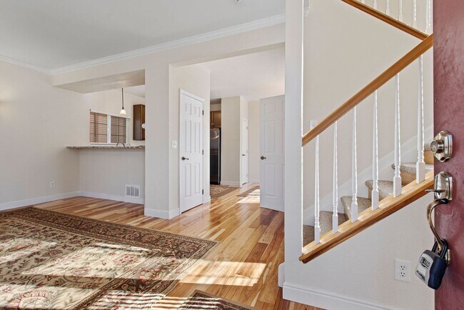 Building Photo - 3 Bedroom completely remodeled home in For...