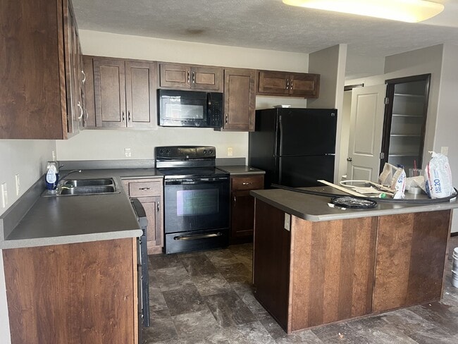 Foto del edificio - Newer 3-Bed Townhome in NW Columbus, attached double car garage and private back yard!