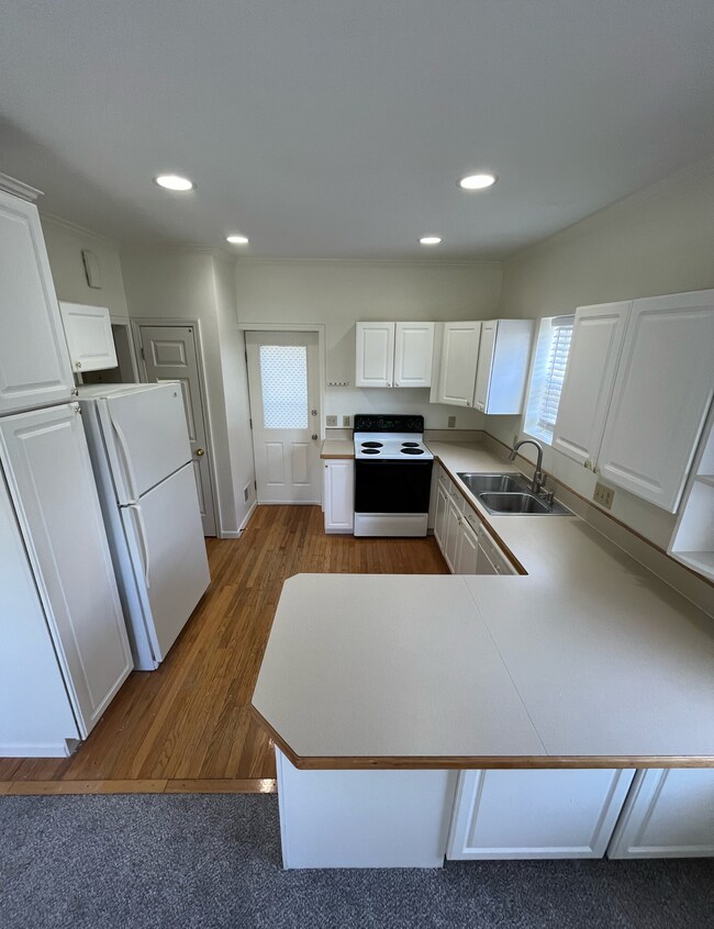 Foto del edificio - 6712 Maplewood Avenue