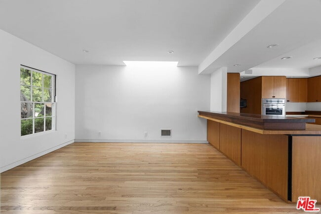 Foto del edificio - 202 S Saltair Ave