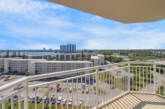 Foto del edificio - 18011 Biscayne Blvd