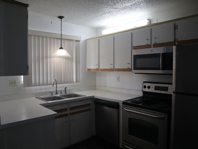 Building Photo - CONDO 2Bedroom 2 Bath MOVE IN READY CALL C...