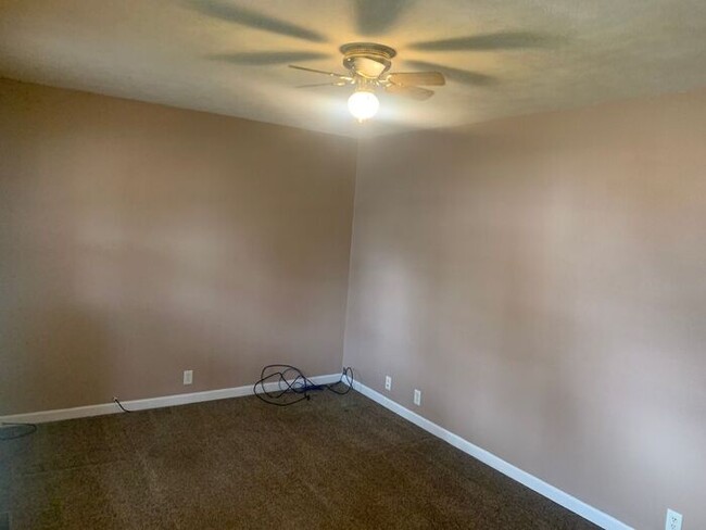 Building Photo - 2 Bedroom 1 Bath Northside between Union H...