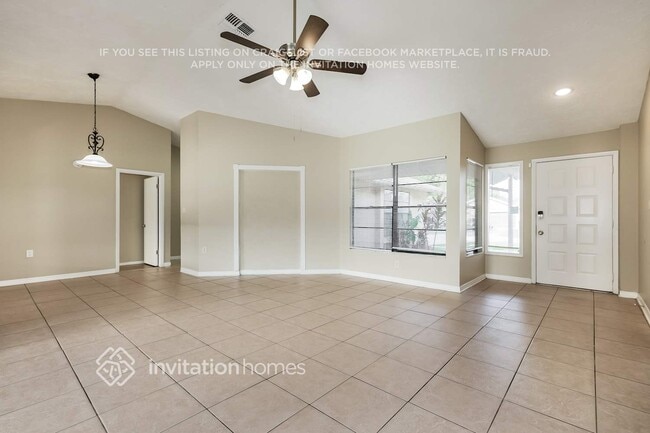 Building Photo - 1726 Lk Crst Ave