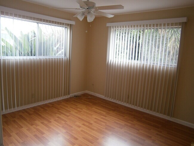 Building Photo - Benicia's Cute Duplex Close To Downtown