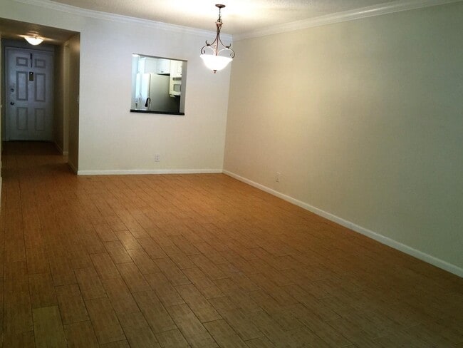 Building Photo - 2805 SW 22nd Ave