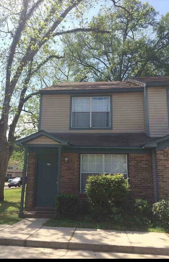 Foto principal - FOR RENT - Spacious 3BR/3BA Townhome!