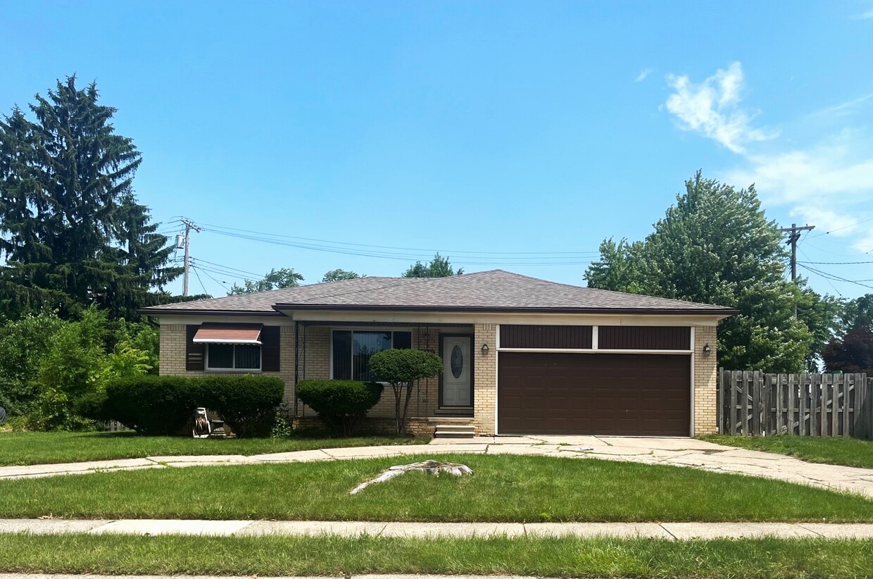Primary Photo - 15841 Evergreen Ave
