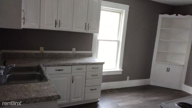 Building Photo - 3 br, 1 bath House - 47 S Park St