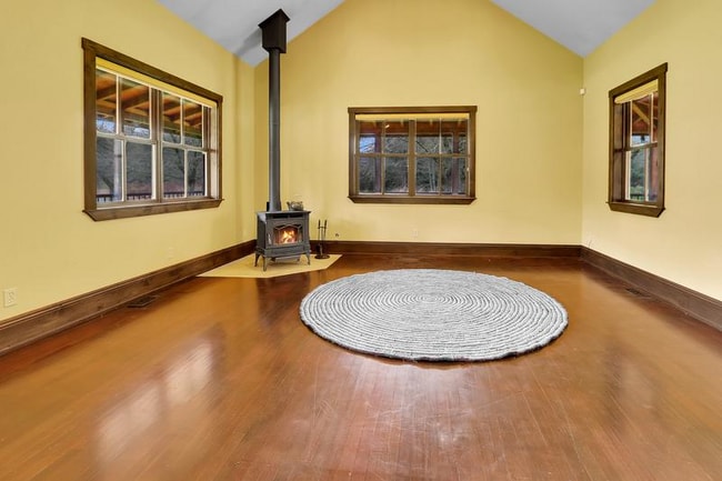 Building Photo - 521 Redmond-Fall City Rd SE