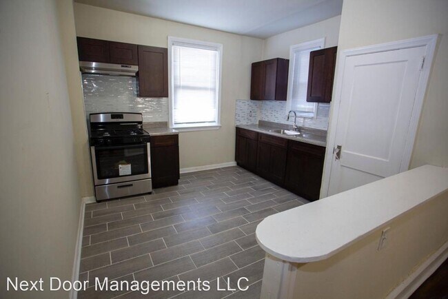 Building Photo - 3 br, 1 bath House - 5235 North Hutchinson...