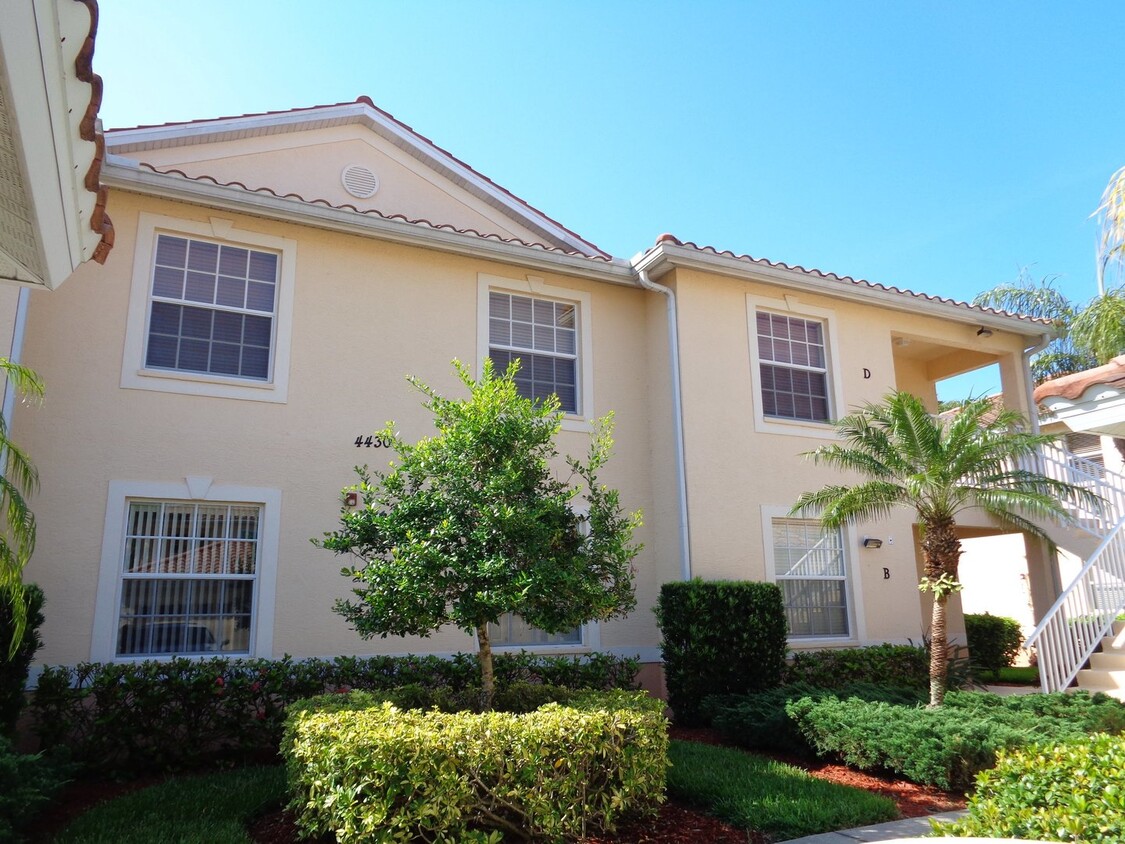 Foto principal - Available 2BR+Den/2BA/1CG 1st Floor Condo