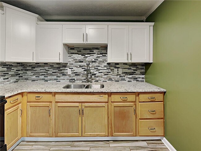 Building Photo - 1739 Hi Roc Cir NE