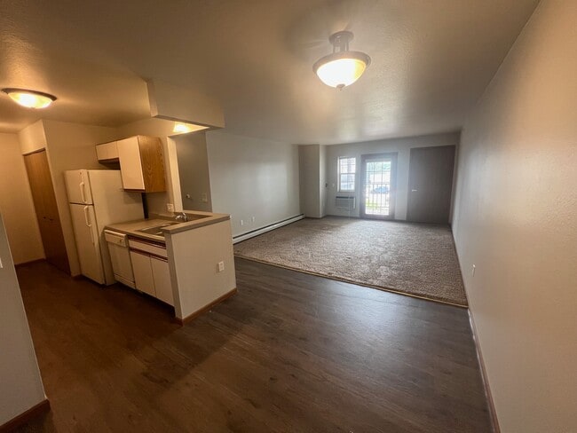 Foto del edificio - Pine Tree Village Apartments