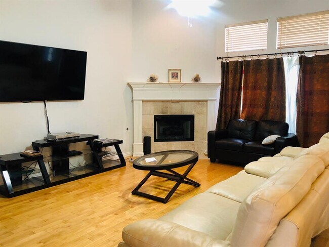 Foto del edificio - 2416 Knollwood Ct