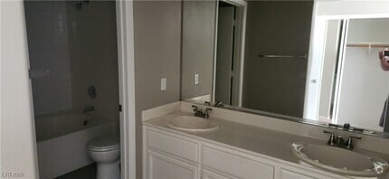 Building Photo - 190 Renville Ct